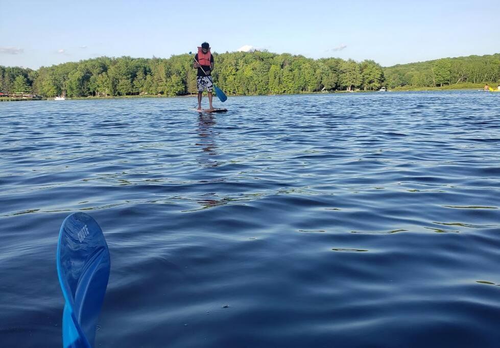 Сasa de vacaciones Peaceful Pocono Lakefront, Beach, Pools, Firepit, Pets