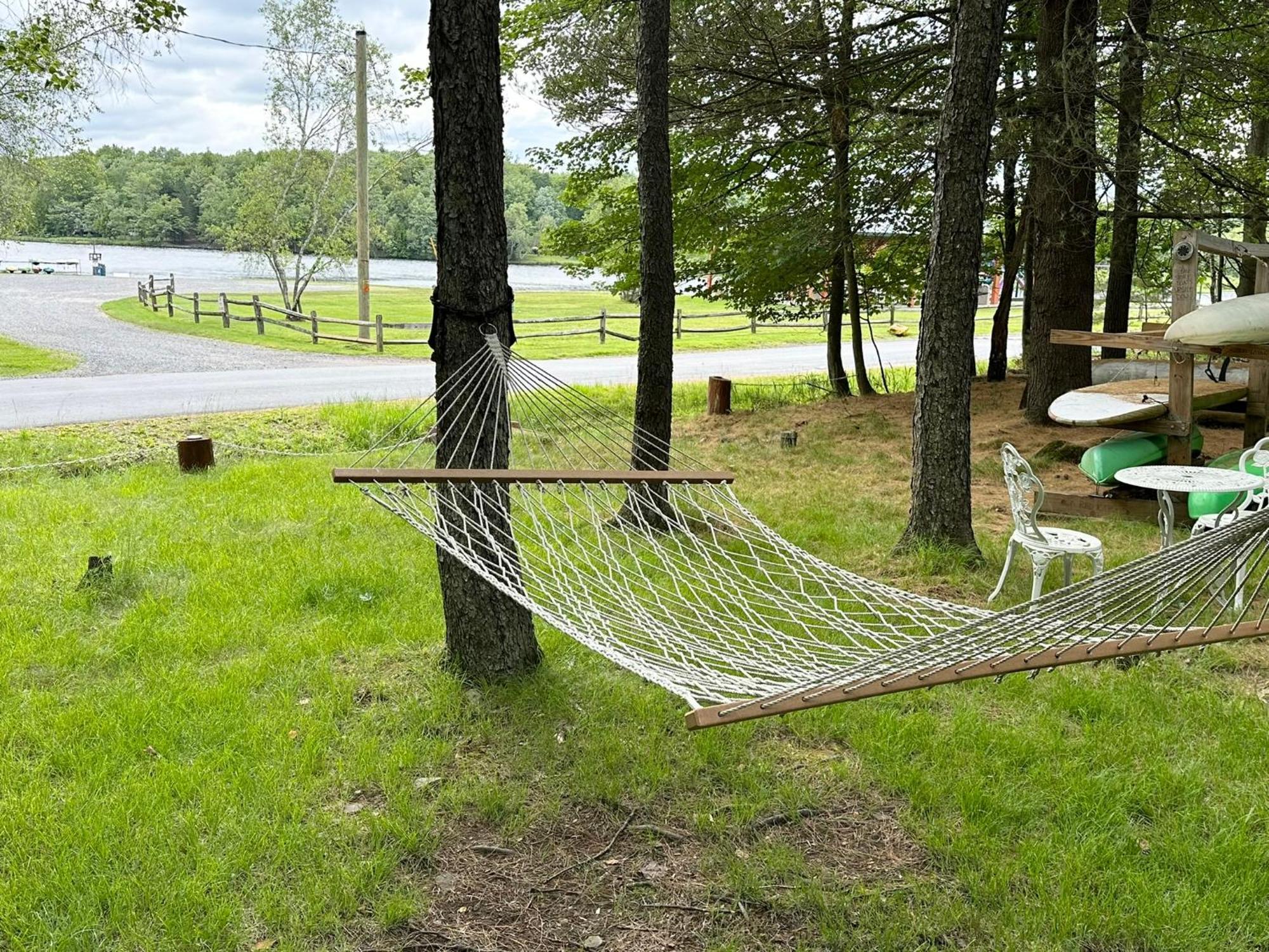 Peaceful Pocono Lakefront, Beach, Pools, Firepit, Pets
