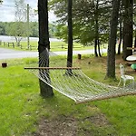 Peaceful Pocono Lakefront, Beach, Pools, Firepit, Pets