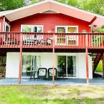 Peaceful Pocono Lakefront, Beach, Pools, Firepit, Pets