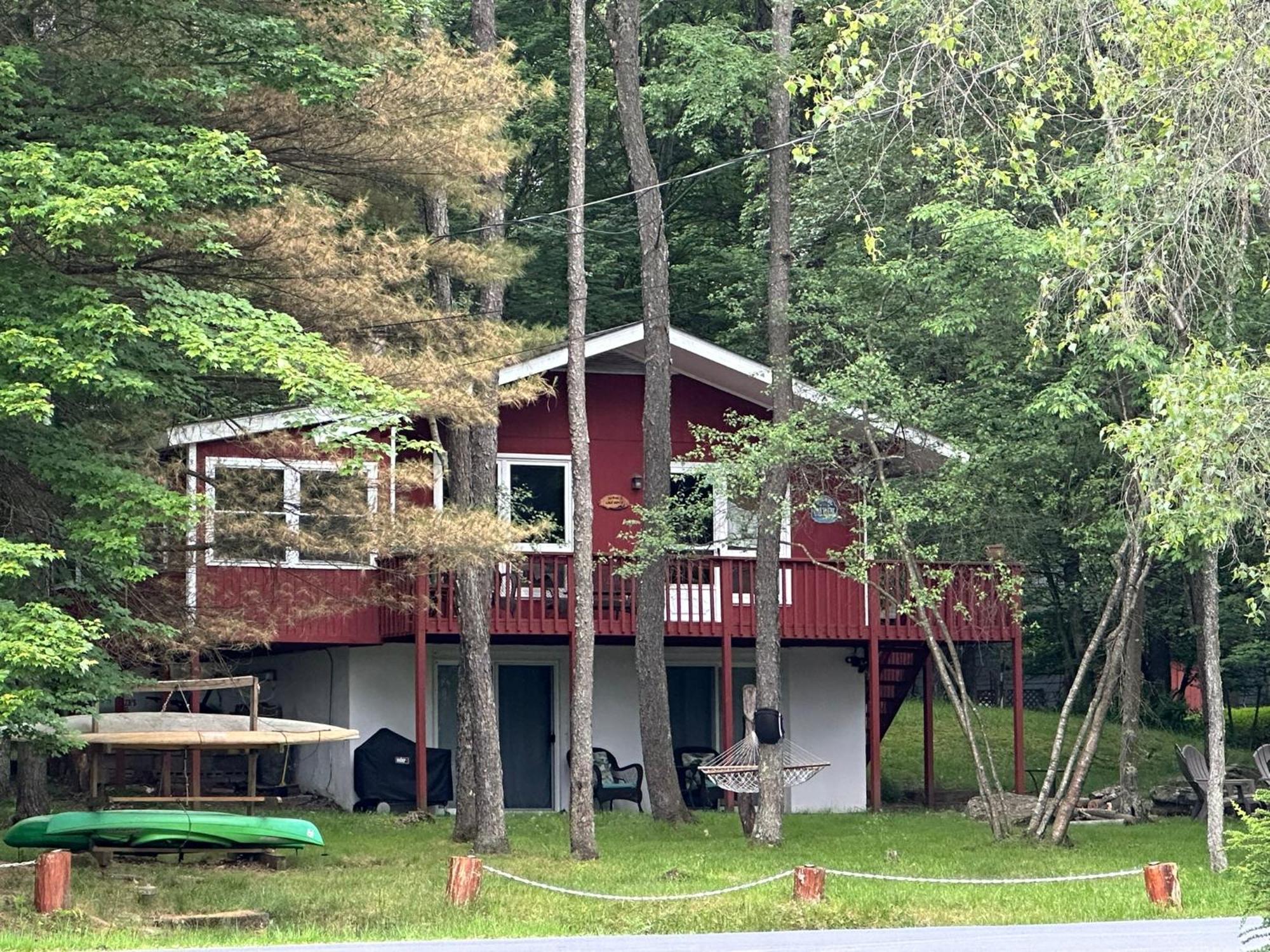 Holiday home Peaceful Pocono Lakefront, Beach, Pools, Firepit, Pets