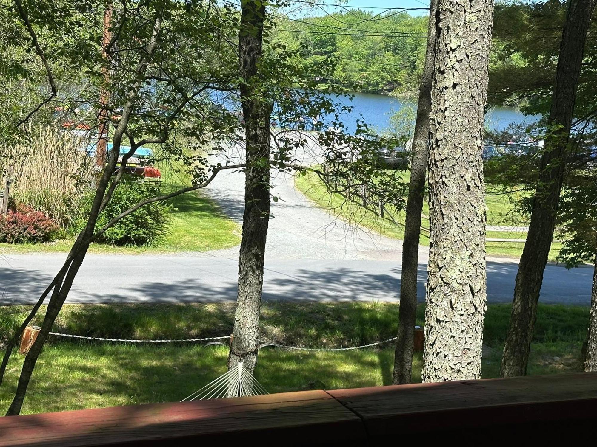 Peaceful Pocono Lakefront, Beach, Pools, Firepit, Pets Holiday home *