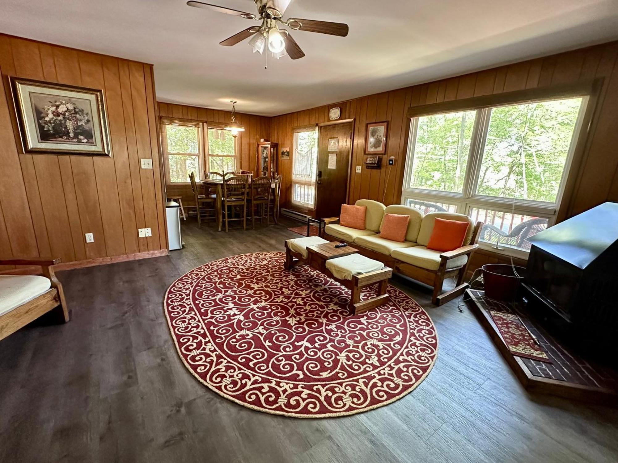 Holiday home Peaceful Pocono Lakefront, Beach, Pools, Firepit, Pets