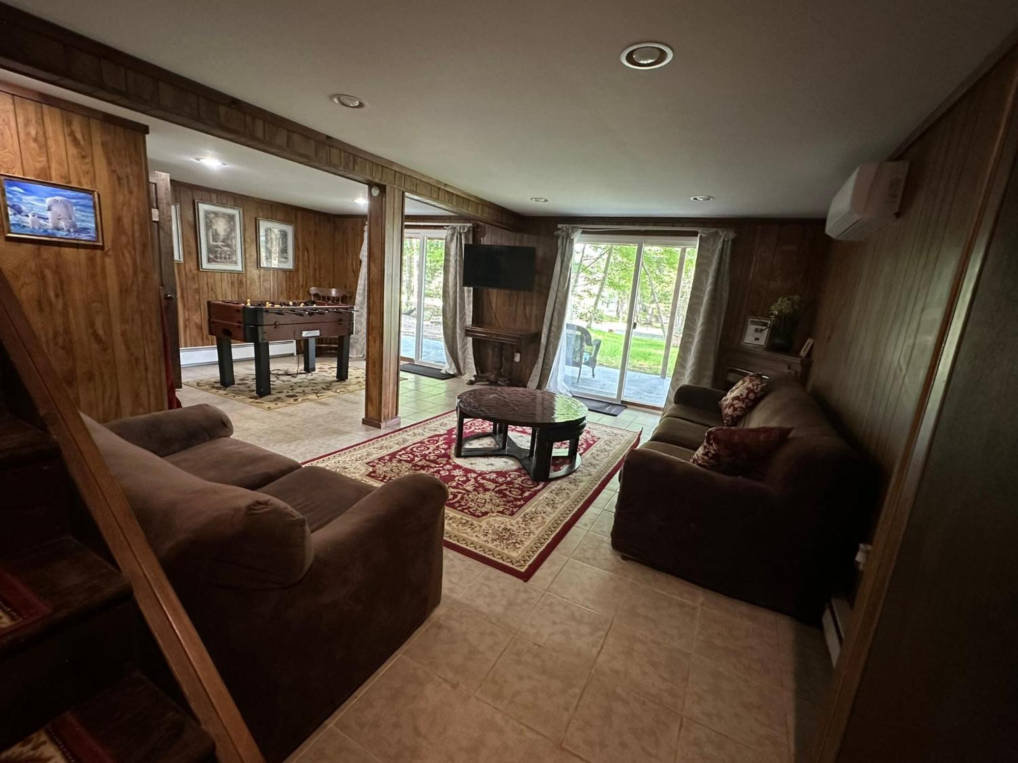 Peaceful Pocono Lakefront, Beach, Pools, Firepit, Pets Holiday home Arrowhead Lake