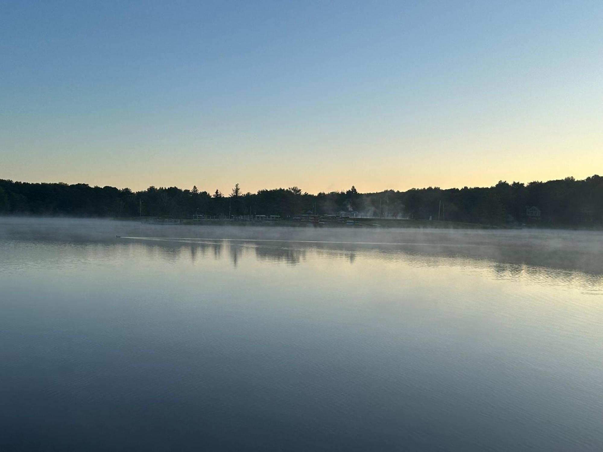 Peaceful Pocono Lakefront, Beach, Pools, Firepit, Pets *