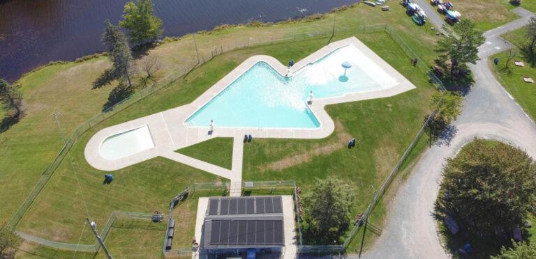 Peaceful Pocono Lakefront, Beach, Pools, Firepit, Pets Holiday home Arrowhead Lake